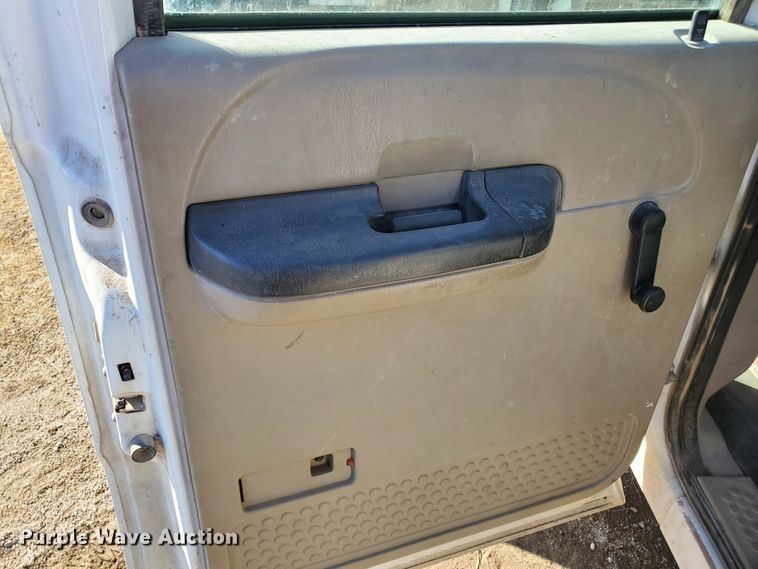 image for item HW9725 2006 Ford F450 XL Super Duty  winch truck