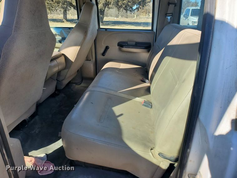 image for item HW9725 2006 Ford F450 XL Super Duty  winch truck