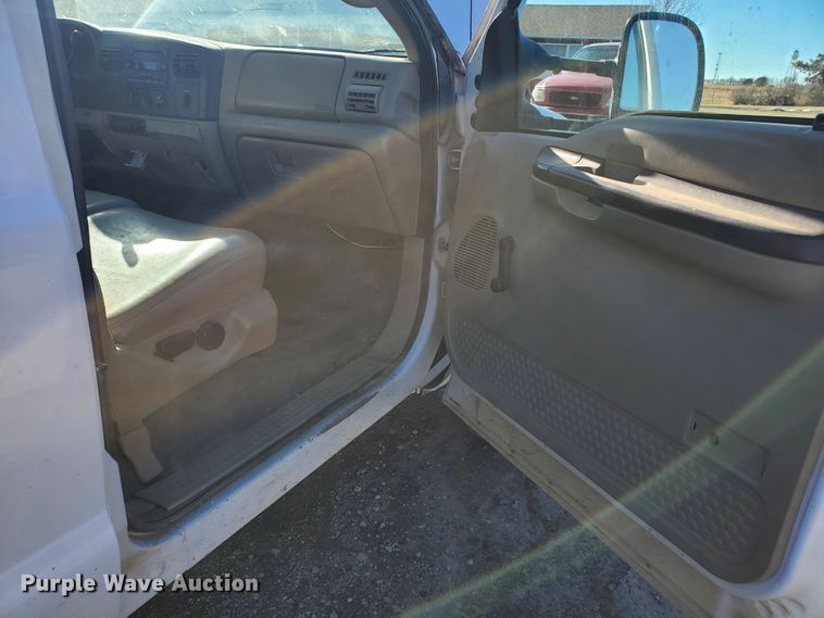 image for item HW9725 2006 Ford F450 XL Super Duty  winch truck