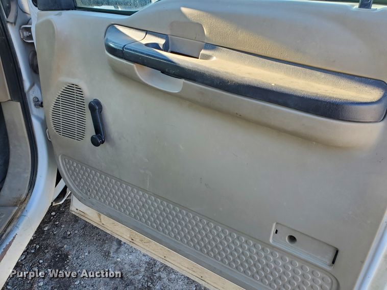 image for item HW9725 2006 Ford F450 XL Super Duty  winch truck