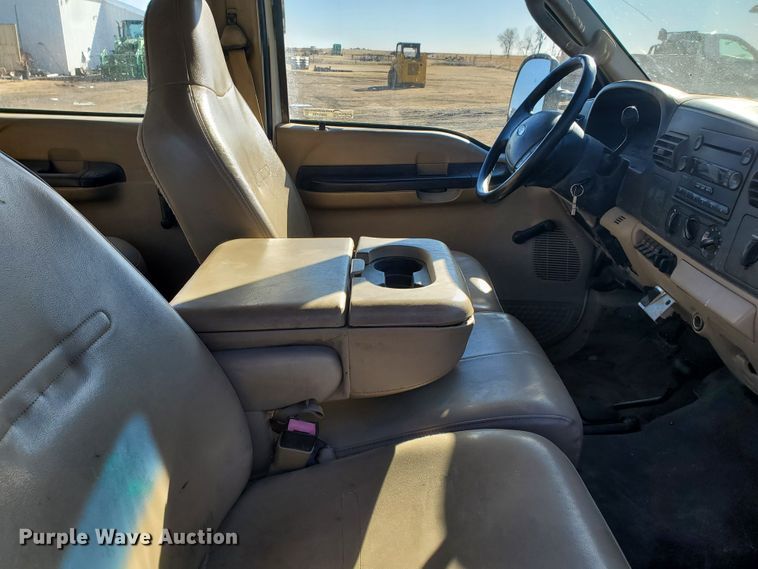 image for item HW9725 2006 Ford F450 XL Super Duty  winch truck