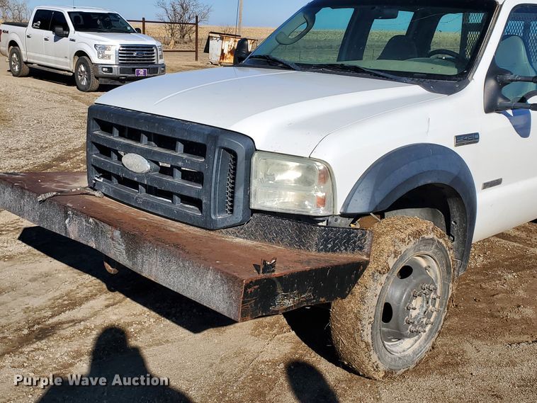 image for item HW9725 2006 Ford F450 XL Super Duty  winch truck