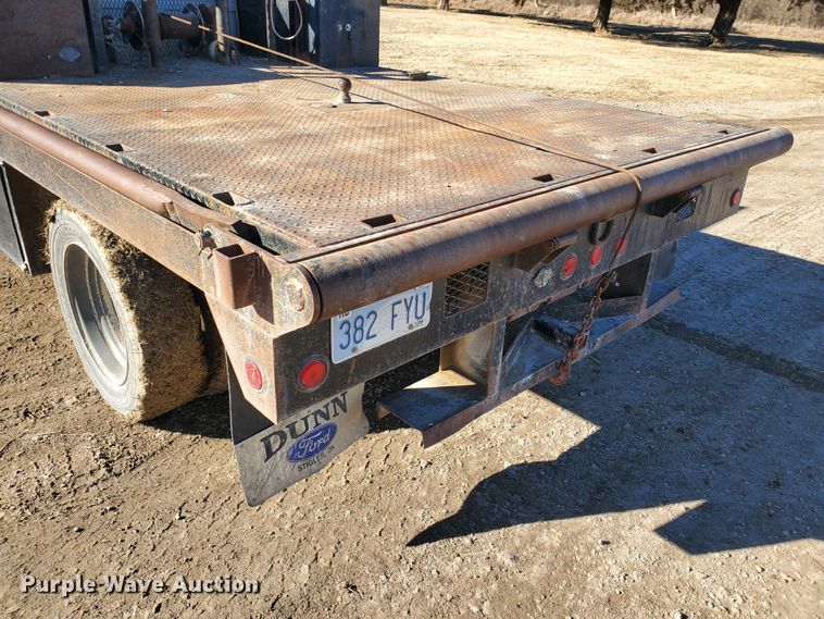 image for item HW9725 2006 Ford F450 XL Super Duty  winch truck