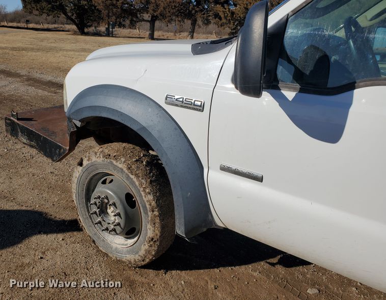 image for item HW9725 2006 Ford F450 XL Super Duty  winch truck