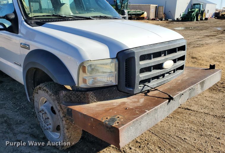 image for item HW9725 2006 Ford F450 XL Super Duty  winch truck