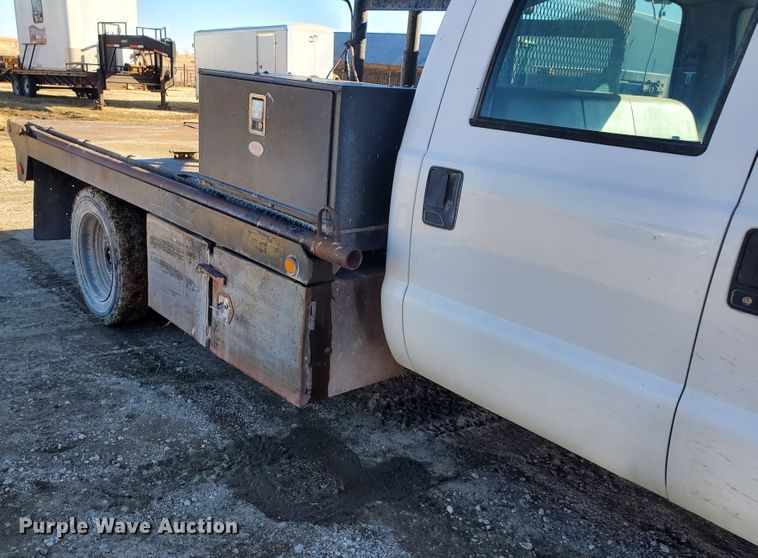 image for item HW9725 2006 Ford F450 XL Super Duty  winch truck