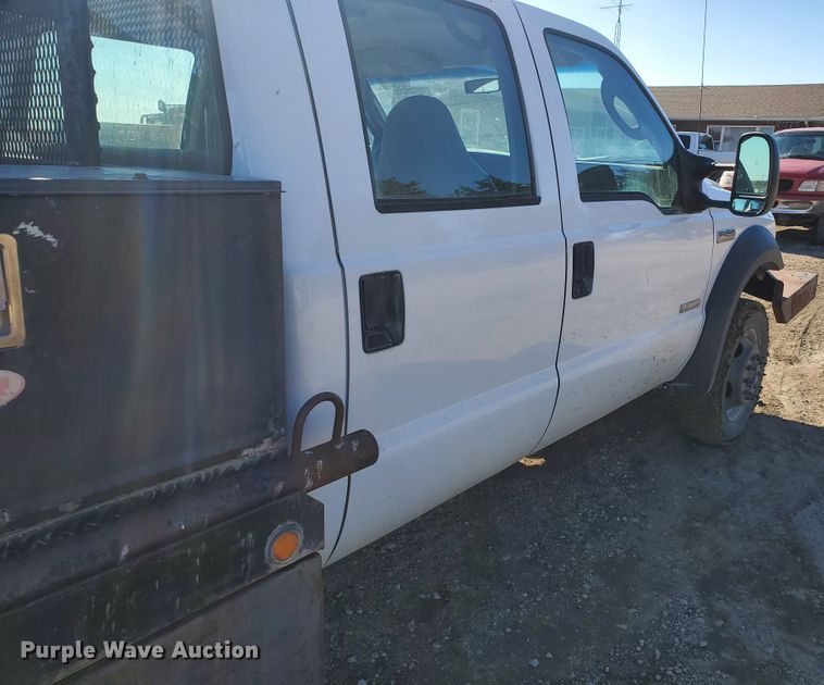 image for item HW9725 2006 Ford F450 XL Super Duty  winch truck