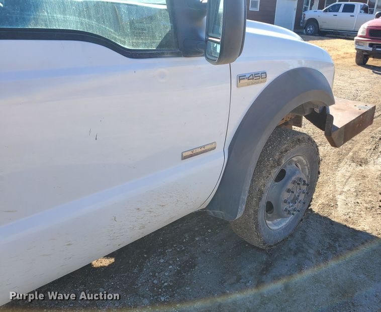 image for item HW9725 2006 Ford F450 XL Super Duty  winch truck