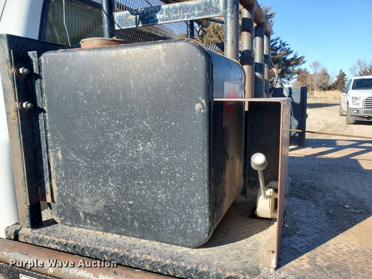 image for item HW9725 2006 Ford F450 XL Super Duty  winch truck