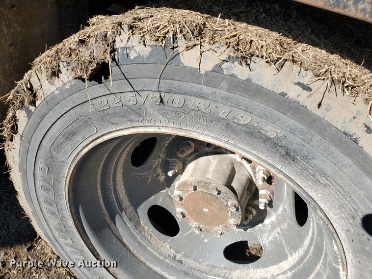 image for item HW9725 2006 Ford F450 XL Super Duty  winch truck