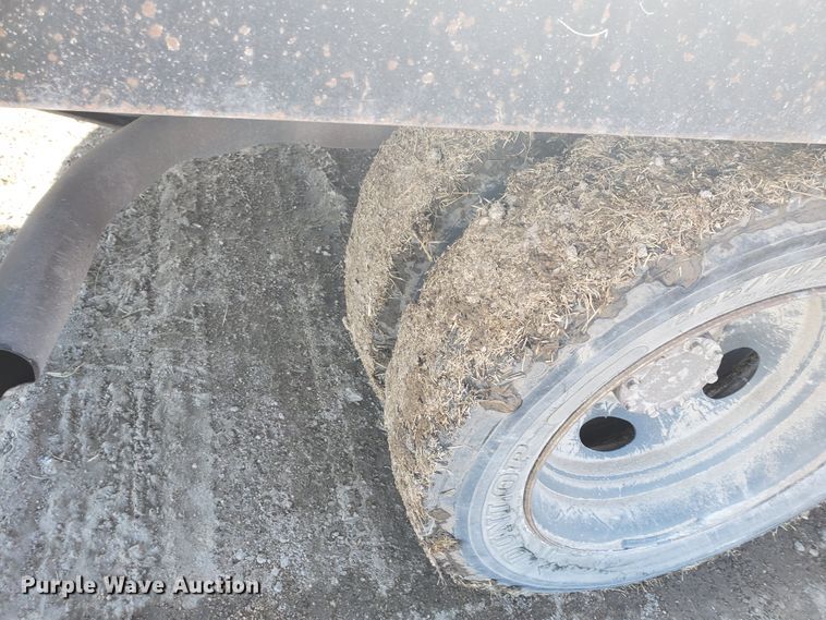 image for item HW9725 2006 Ford F450 XL Super Duty  winch truck