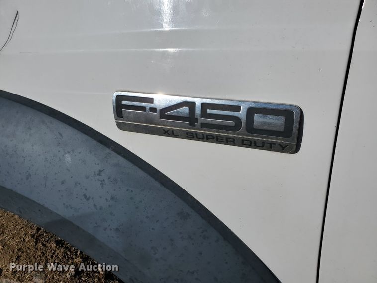 image for item HW9725 2006 Ford F450 XL Super Duty  winch truck