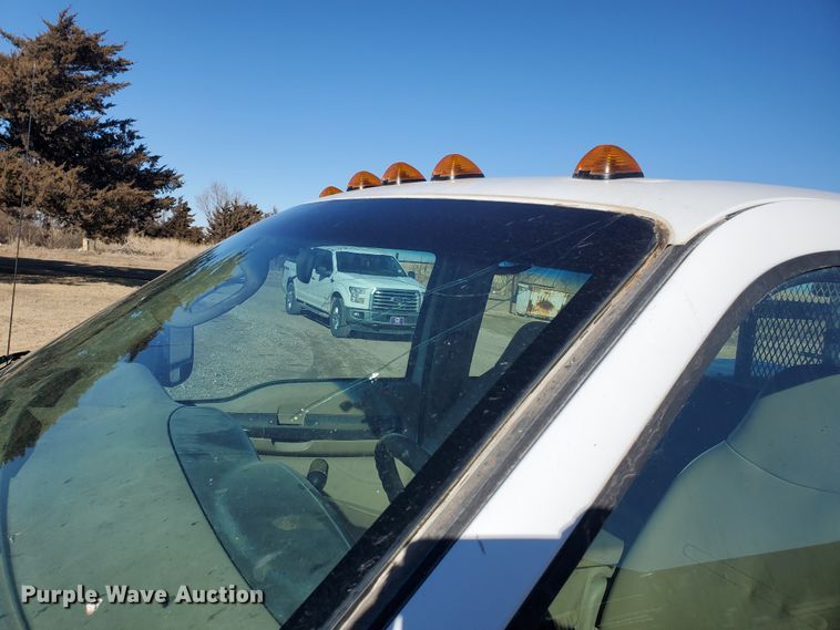 image for item HW9725 2006 Ford F450 XL Super Duty  winch truck