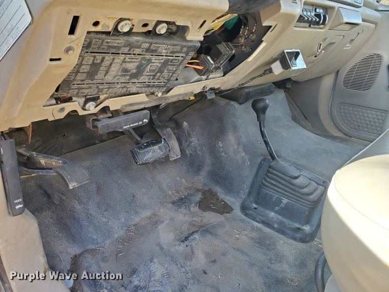 image for item HW9725 2006 Ford F450 XL Super Duty  winch truck