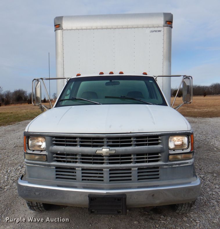 image for item HX9131 1999 Chevrolet Express 3500  box truck