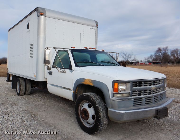 image for item HX9131 1999 Chevrolet Express 3500  box truck