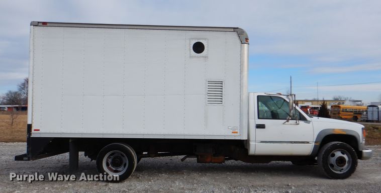 image for item HX9131 1999 Chevrolet Express 3500  box truck