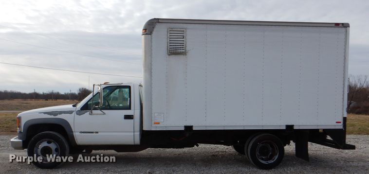 image for item HX9131 1999 Chevrolet Express 3500  box truck