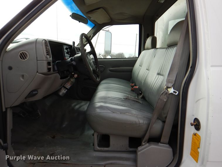 image for item HX9131 1999 Chevrolet Express 3500  box truck