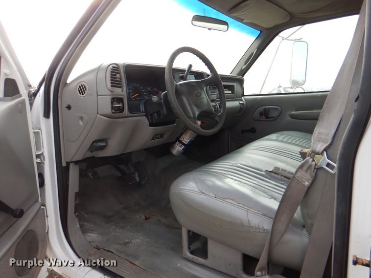 image for item HX9131 1999 Chevrolet Express 3500  box truck