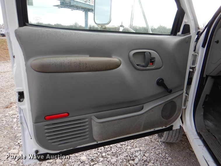 image for item HX9131 1999 Chevrolet Express 3500  box truck