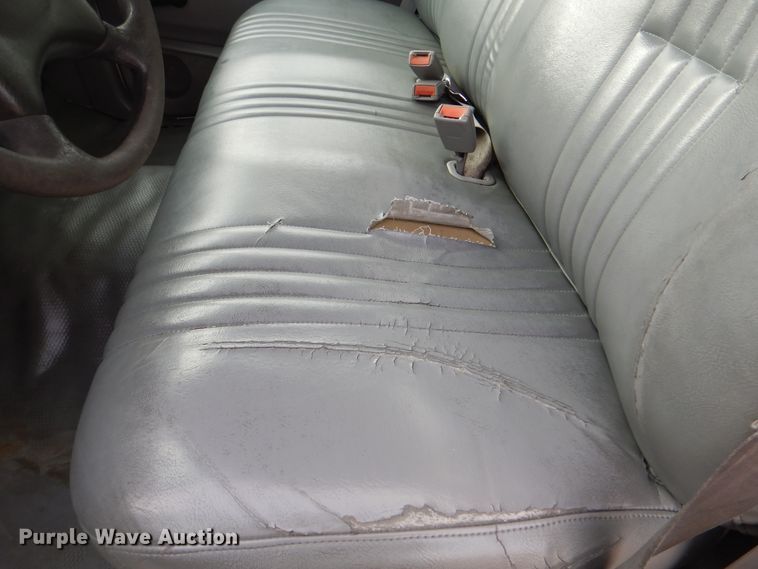 image for item HX9131 1999 Chevrolet Express 3500  box truck