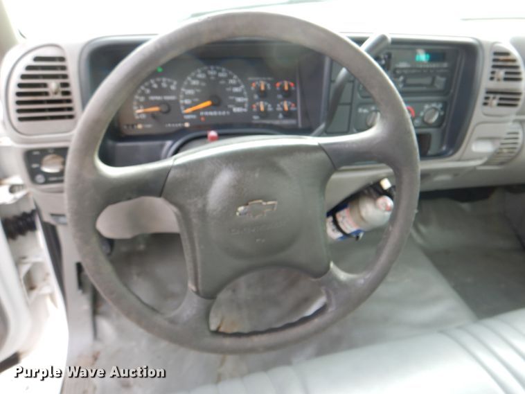 image for item HX9131 1999 Chevrolet Express 3500  box truck