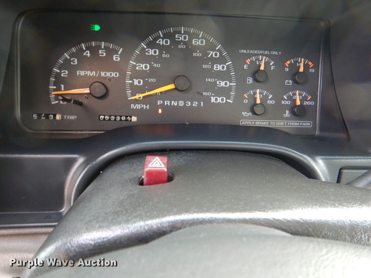 image for item HX9131 1999 Chevrolet Express 3500  box truck