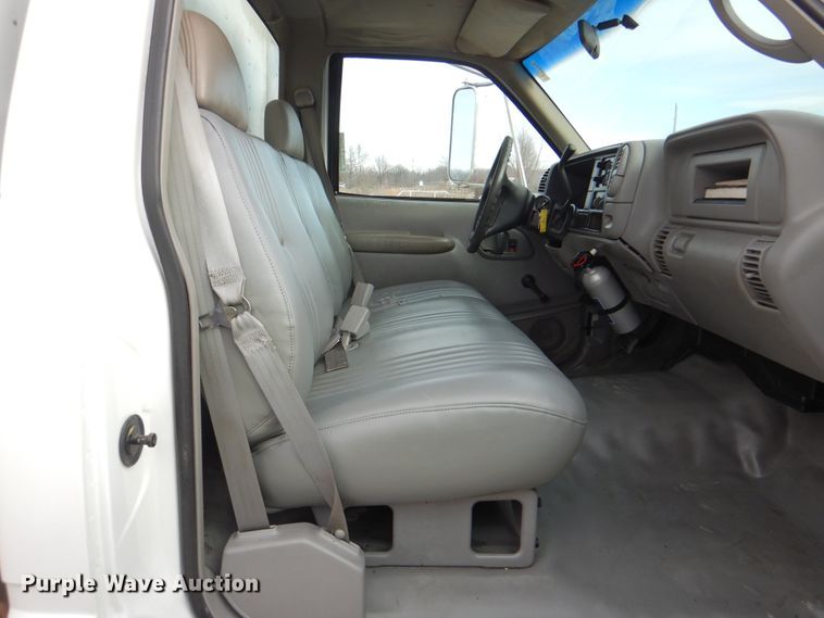 image for item HX9131 1999 Chevrolet Express 3500  box truck