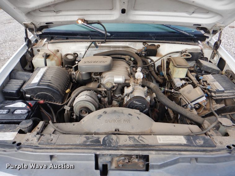 image for item HX9131 1999 Chevrolet Express 3500  box truck