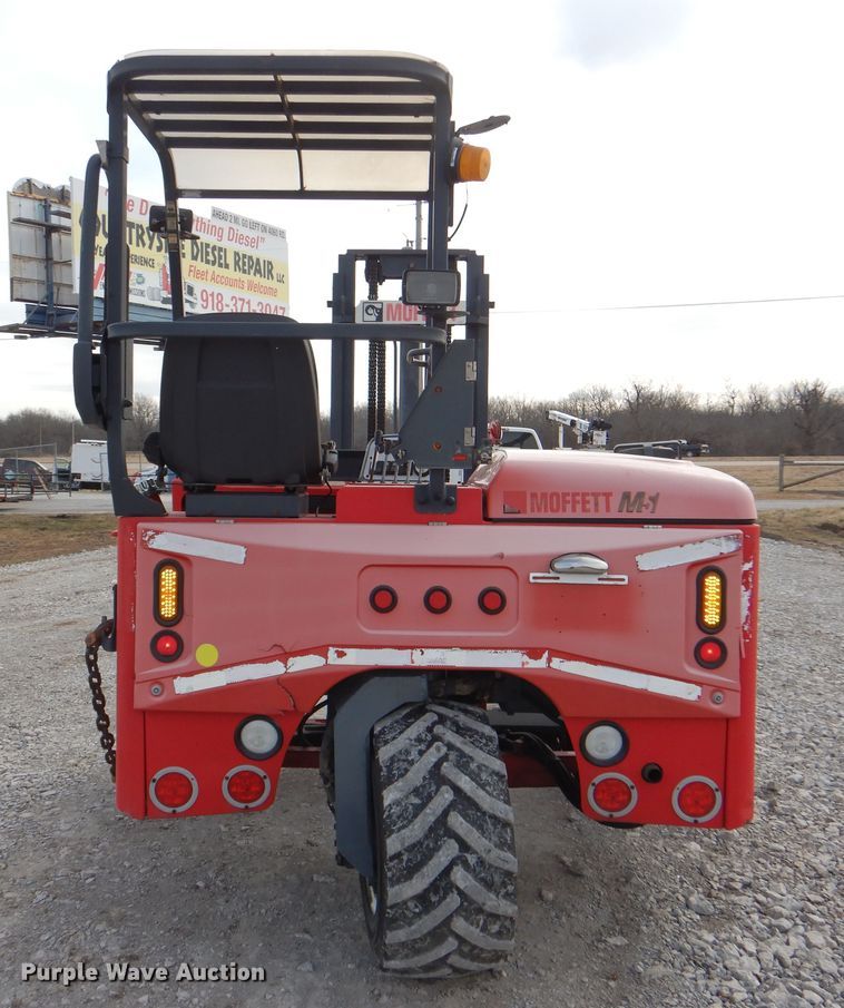 image for item HX9132 2007 Moffett M55  forklift