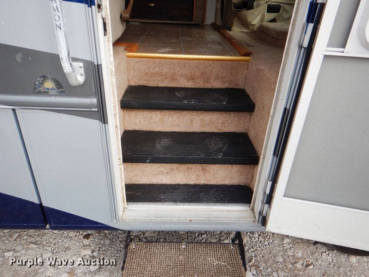 image for item HX9138 2002 Ford Damon Intruder  RV