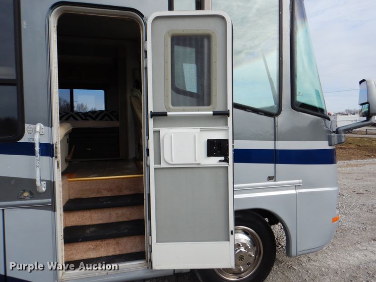 image for item HX9138 2002 Ford Damon Intruder  RV