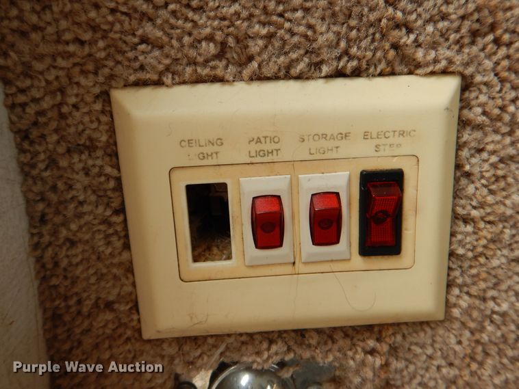 image for item HX9138 2002 Ford Damon Intruder  RV