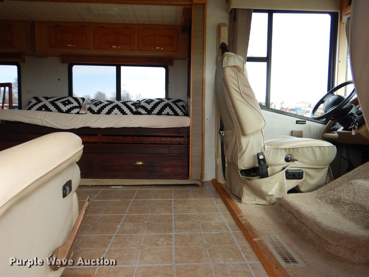 image for item HX9138 2002 Ford Damon Intruder  RV