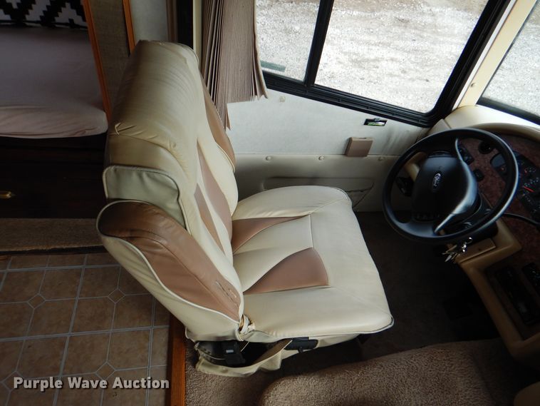 image for item HX9138 2002 Ford Damon Intruder  RV