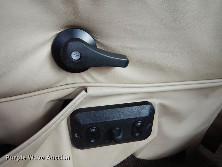 image for item HX9138 2002 Ford Damon Intruder  RV