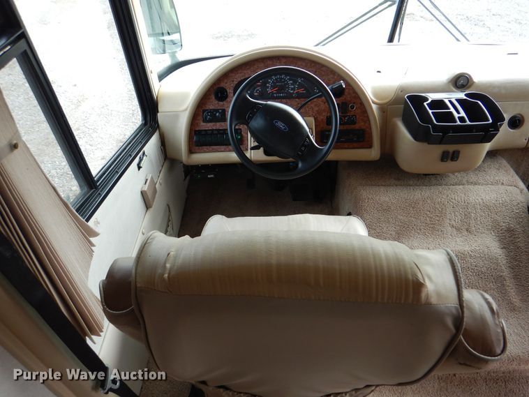 image for item HX9138 2002 Ford Damon Intruder  RV