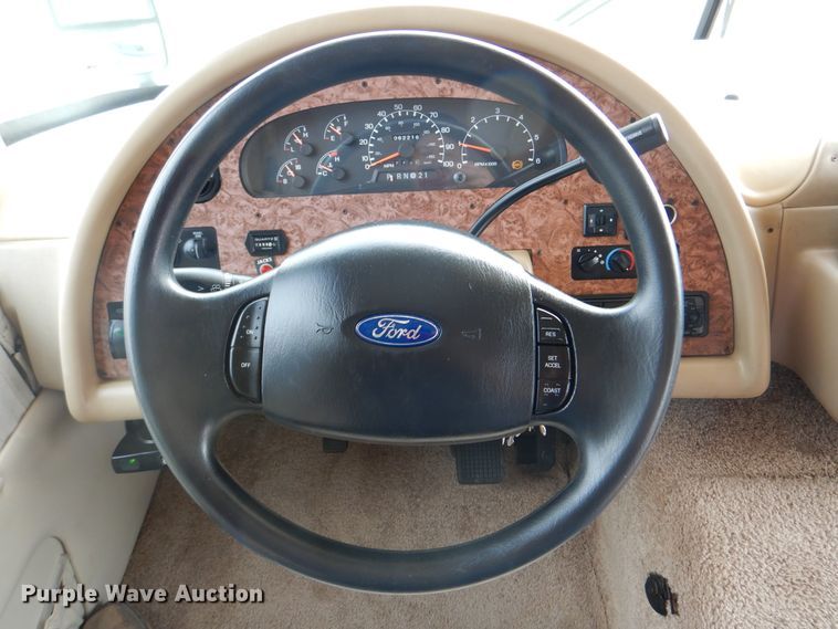 image for item HX9138 2002 Ford Damon Intruder  RV