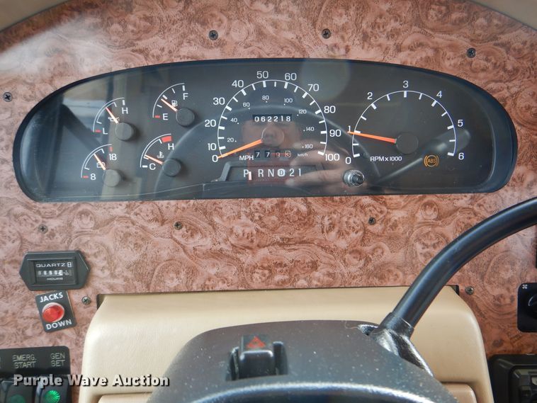 image for item HX9138 2002 Ford Damon Intruder  RV