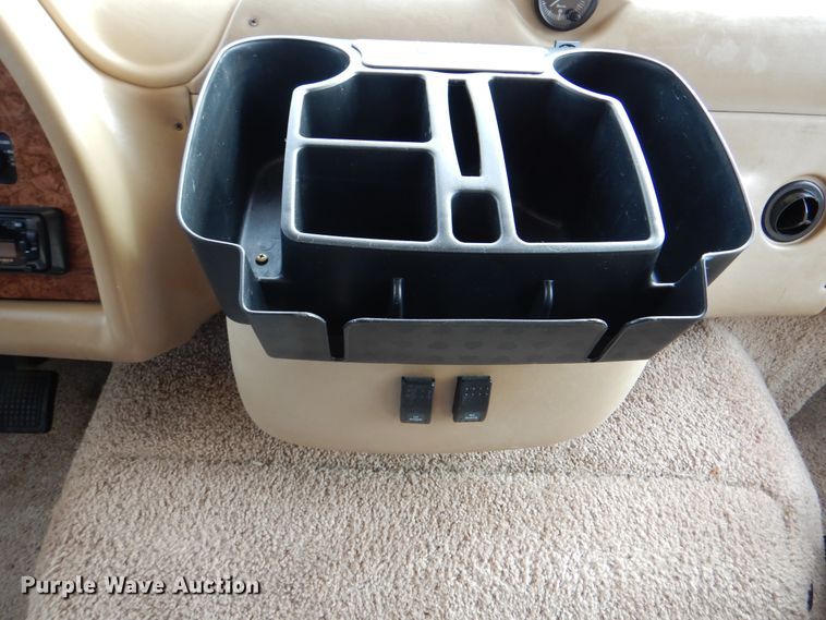 image for item HX9138 2002 Ford Damon Intruder  RV