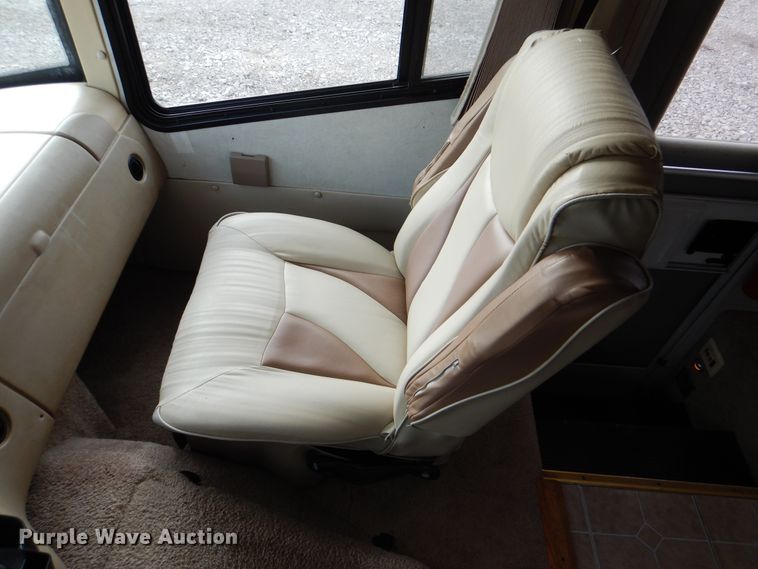 image for item HX9138 2002 Ford Damon Intruder  RV