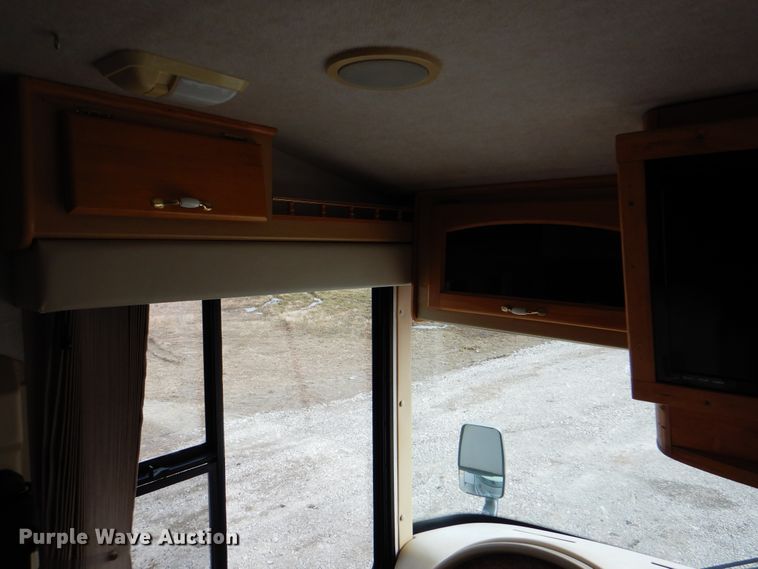 image for item HX9138 2002 Ford Damon Intruder  RV