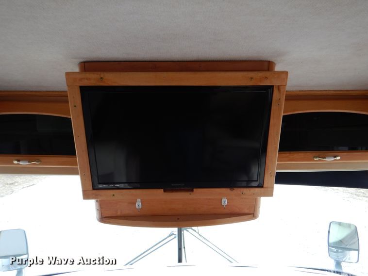 image for item HX9138 2002 Ford Damon Intruder  RV