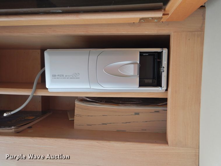 image for item HX9138 2002 Ford Damon Intruder  RV