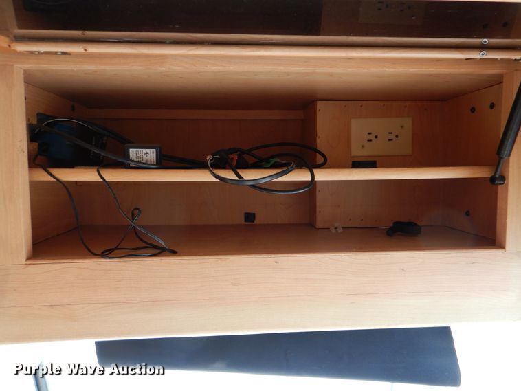 image for item HX9138 2002 Ford Damon Intruder  RV