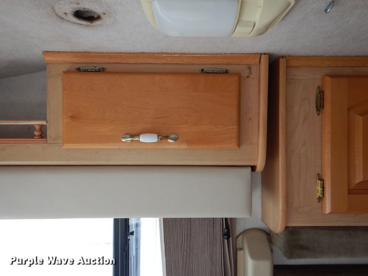 image for item HX9138 2002 Ford Damon Intruder  RV