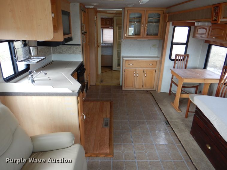 image for item HX9138 2002 Ford Damon Intruder  RV