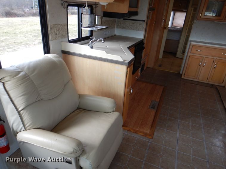 image for item HX9138 2002 Ford Damon Intruder  RV