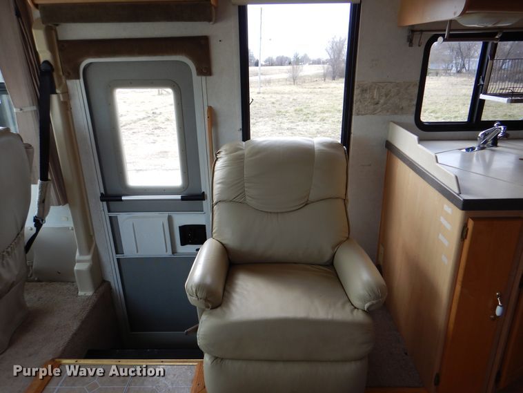 image for item HX9138 2002 Ford Damon Intruder  RV